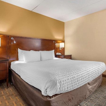 Clarion Hotel Conference Center On Lake Erie Дюнкерк Екстериор снимка