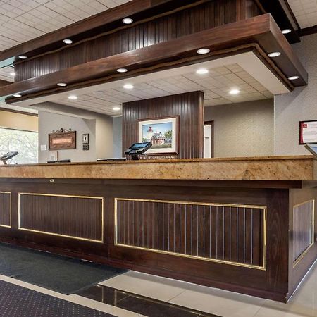 Clarion Hotel Conference Center On Lake Erie Дюнкерк Екстериор снимка