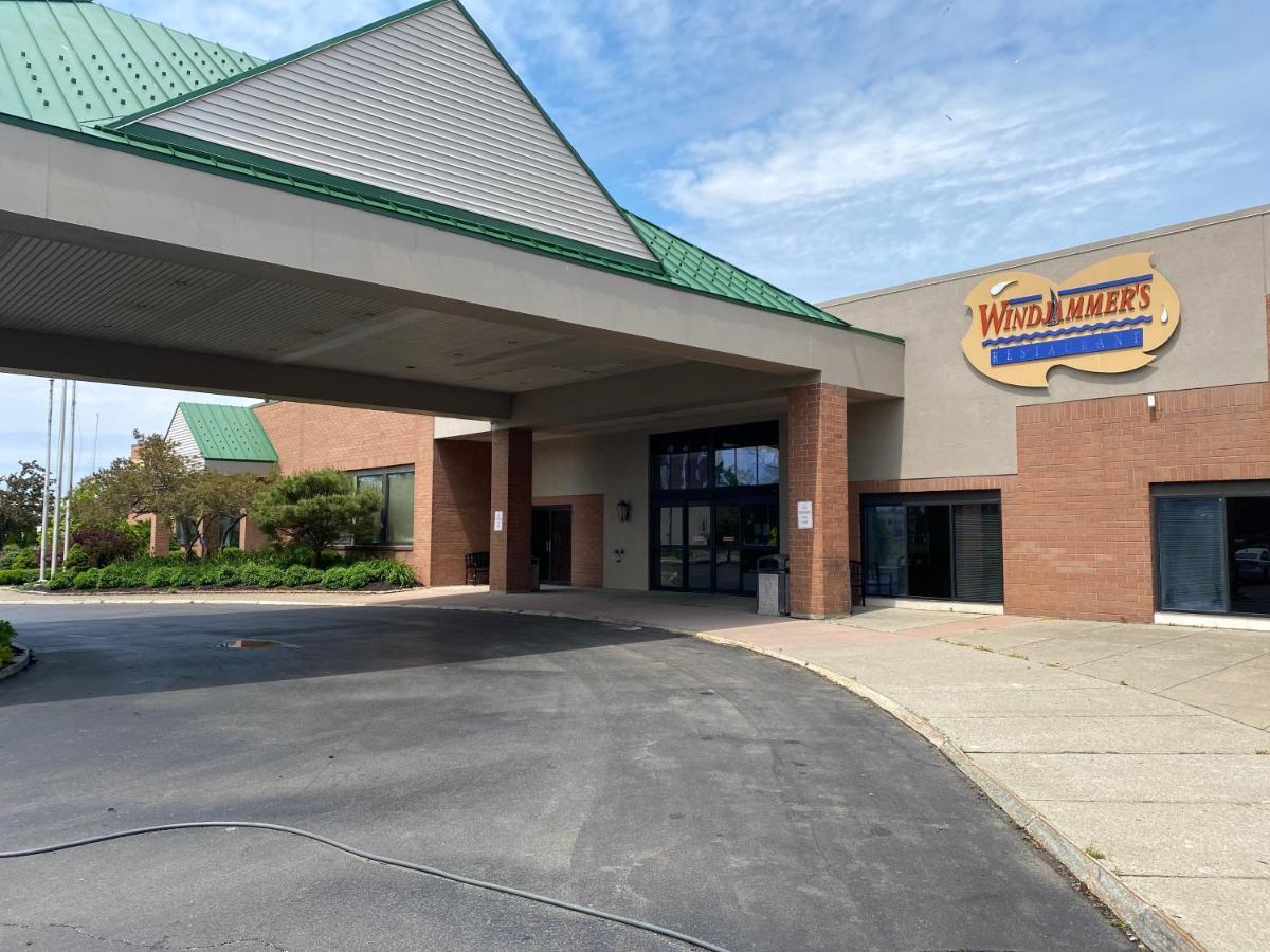 Clarion Hotel Conference Center On Lake Erie Дюнкерк Екстериор снимка