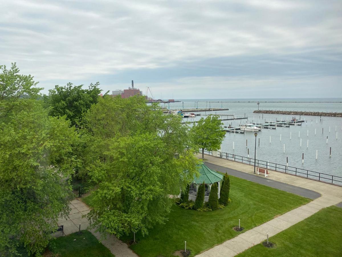 Clarion Hotel Conference Center On Lake Erie Дюнкерк Екстериор снимка