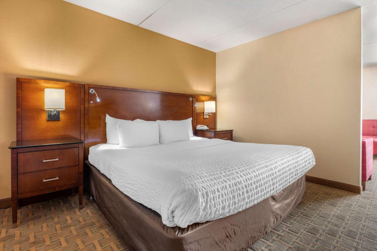 Clarion Hotel Conference Center On Lake Erie Дюнкерк Екстериор снимка