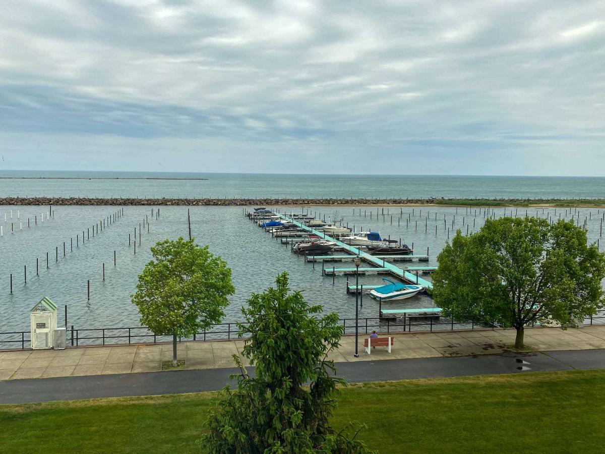 Clarion Hotel Conference Center On Lake Erie Дюнкерк Екстериор снимка