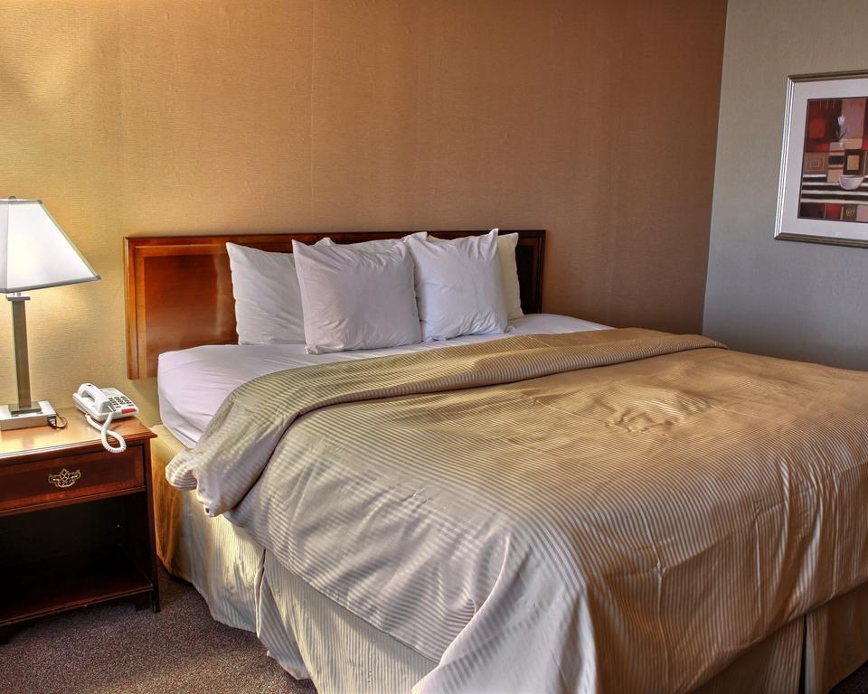 Clarion Hotel Conference Center On Lake Erie Дюнкерк Екстериор снимка