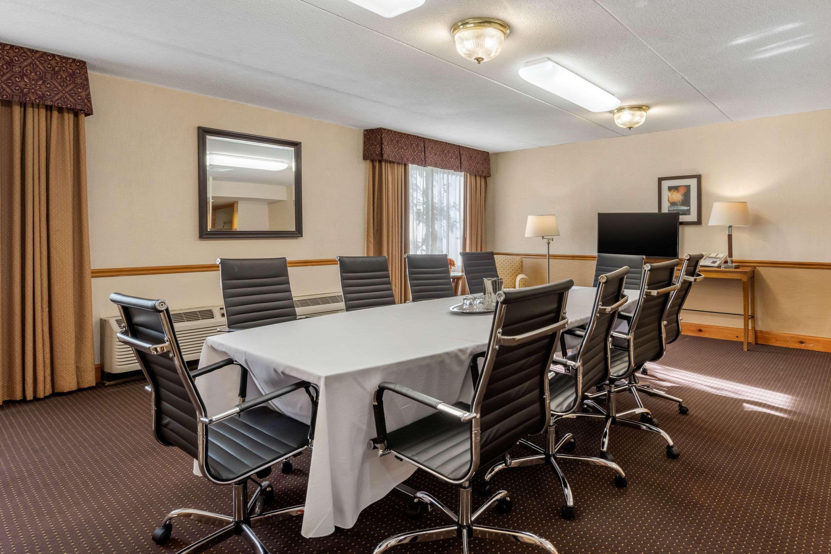 Clarion Hotel Conference Center On Lake Erie Дюнкерк Екстериор снимка