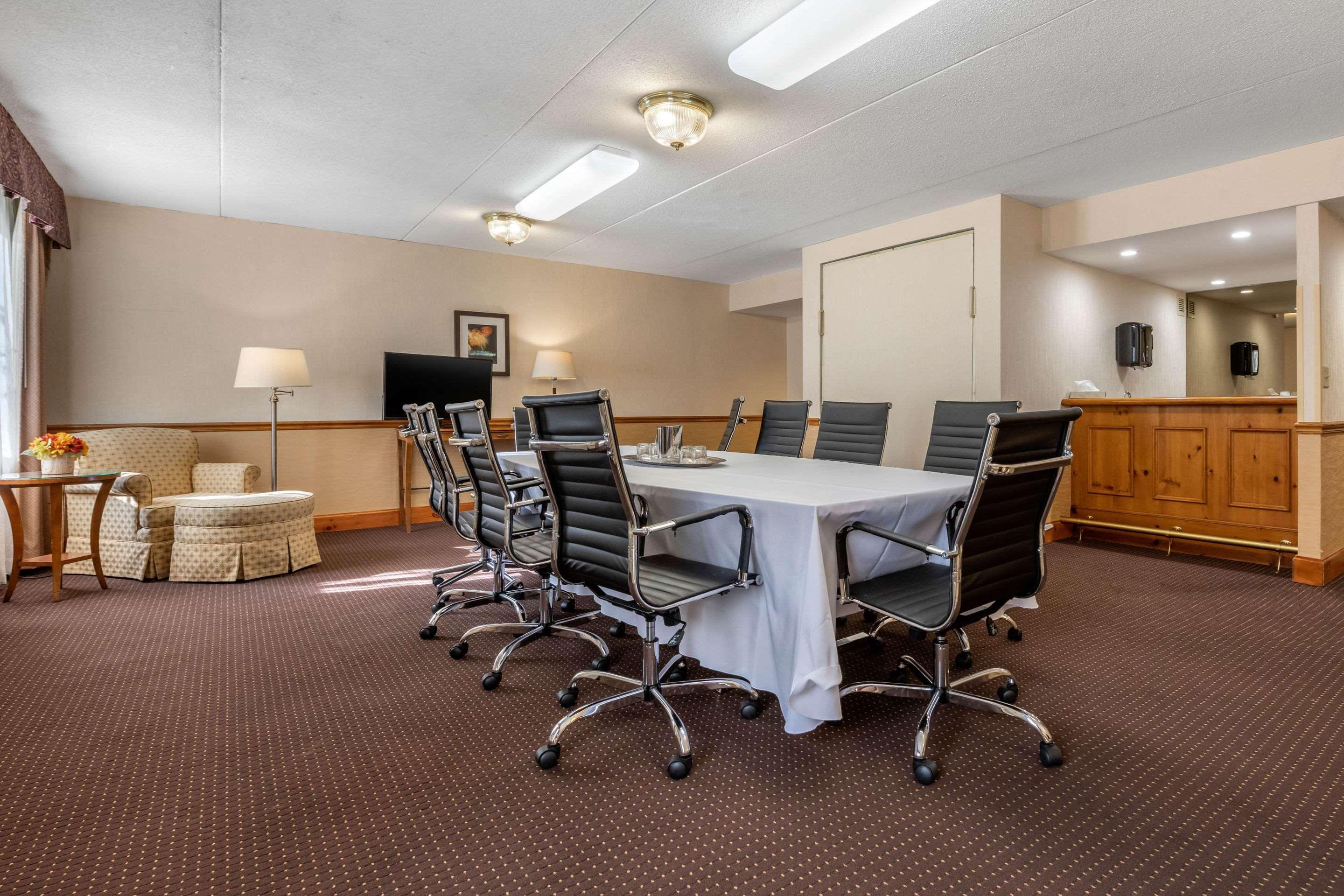 Clarion Hotel Conference Center On Lake Erie Дюнкерк Екстериор снимка