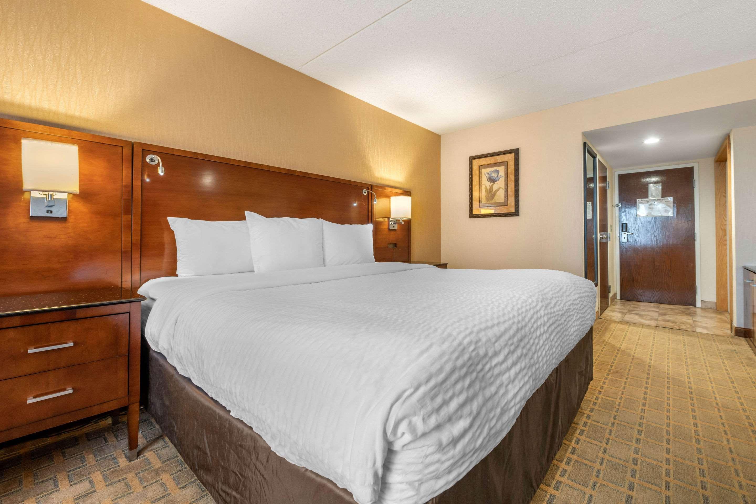 Clarion Hotel Conference Center On Lake Erie Дюнкерк Екстериор снимка