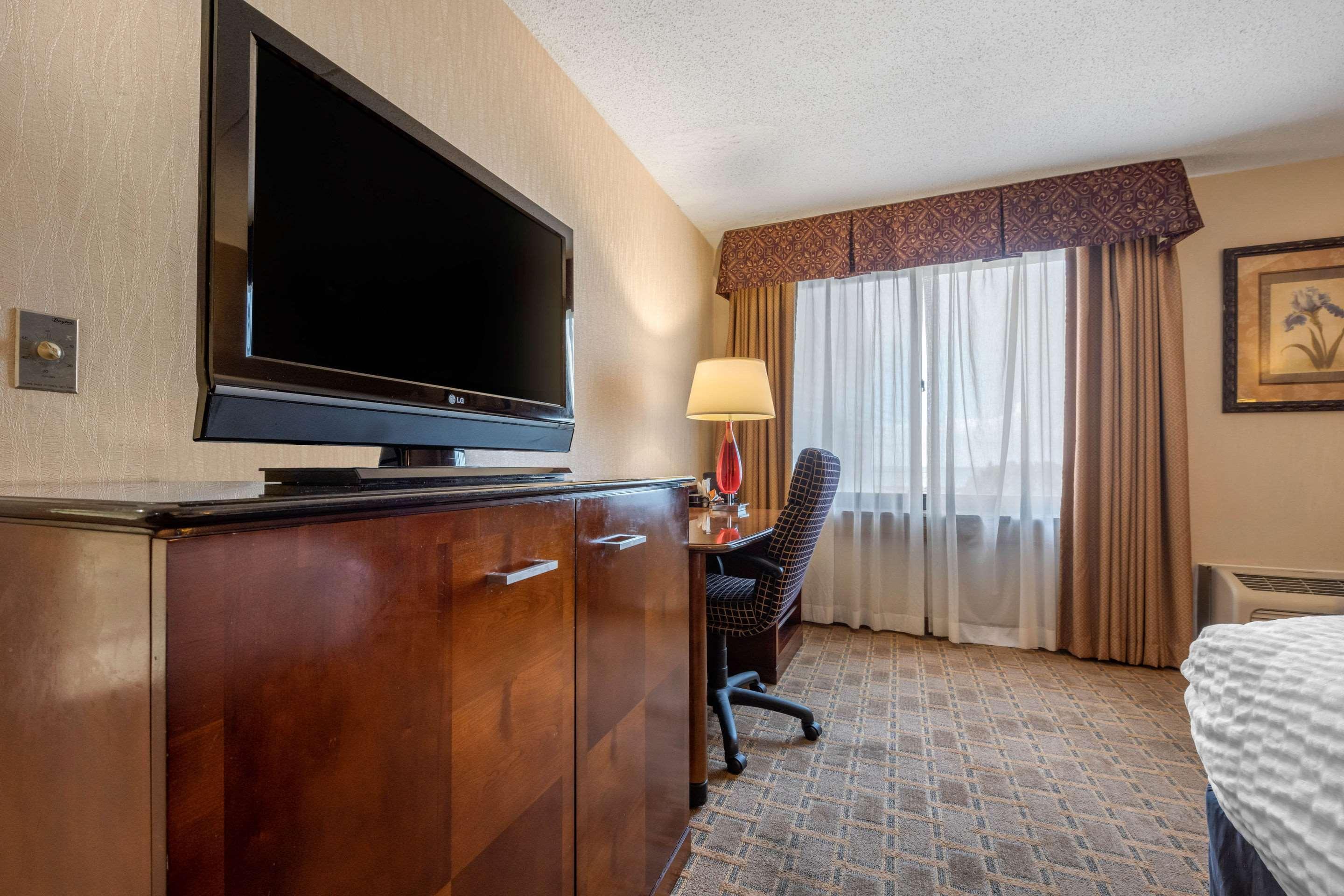 Clarion Hotel Conference Center On Lake Erie Дюнкерк Екстериор снимка