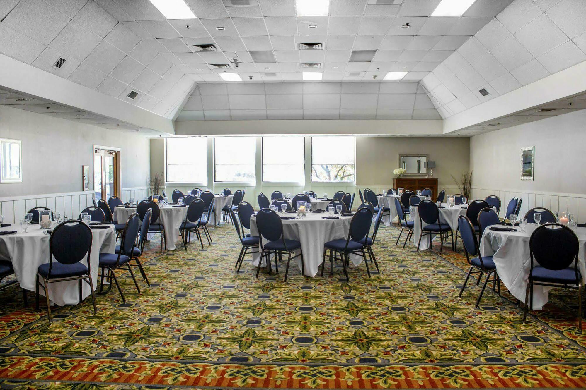 Clarion Hotel Conference Center On Lake Erie Дюнкерк Екстериор снимка