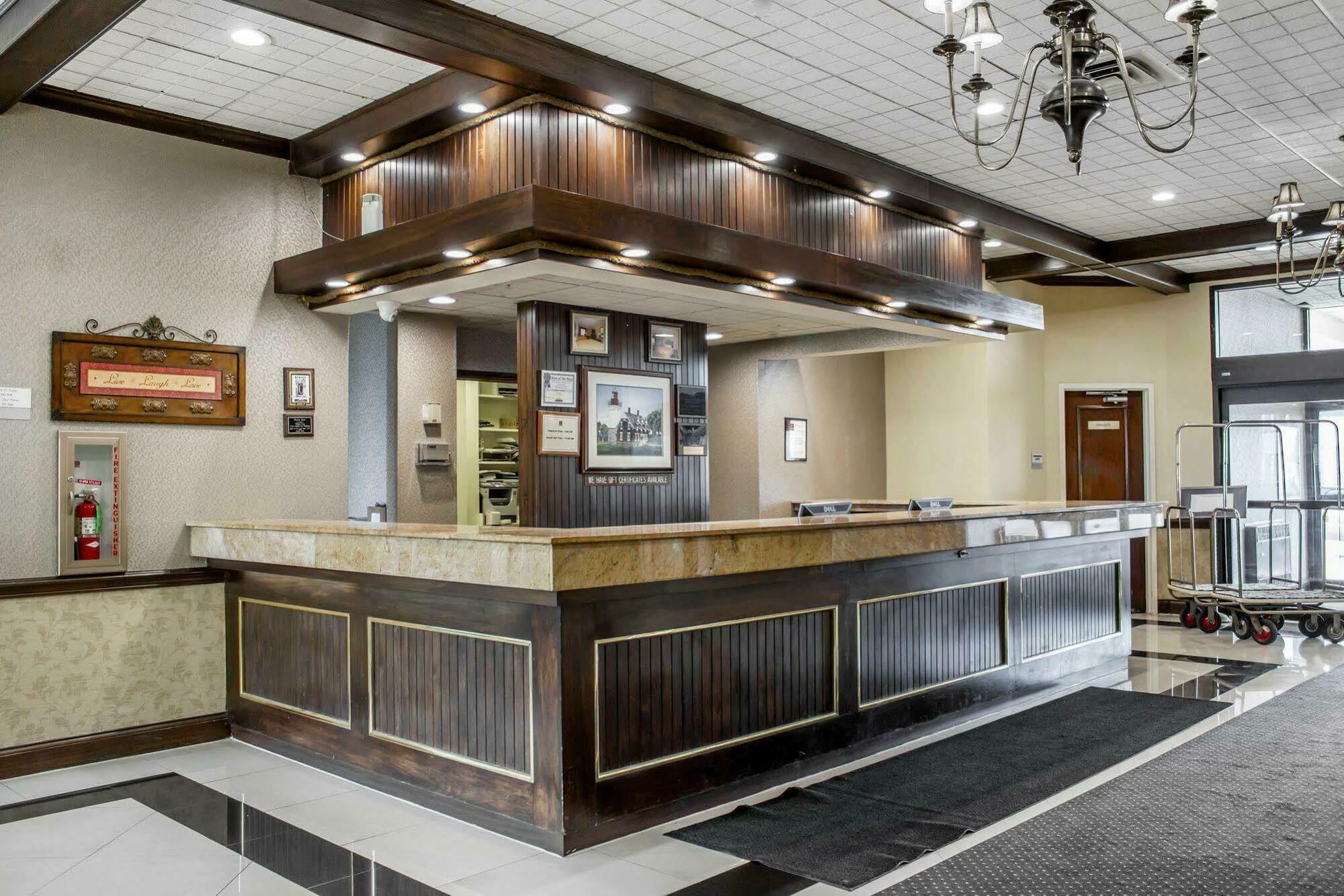 Clarion Hotel Conference Center On Lake Erie Дюнкерк Екстериор снимка