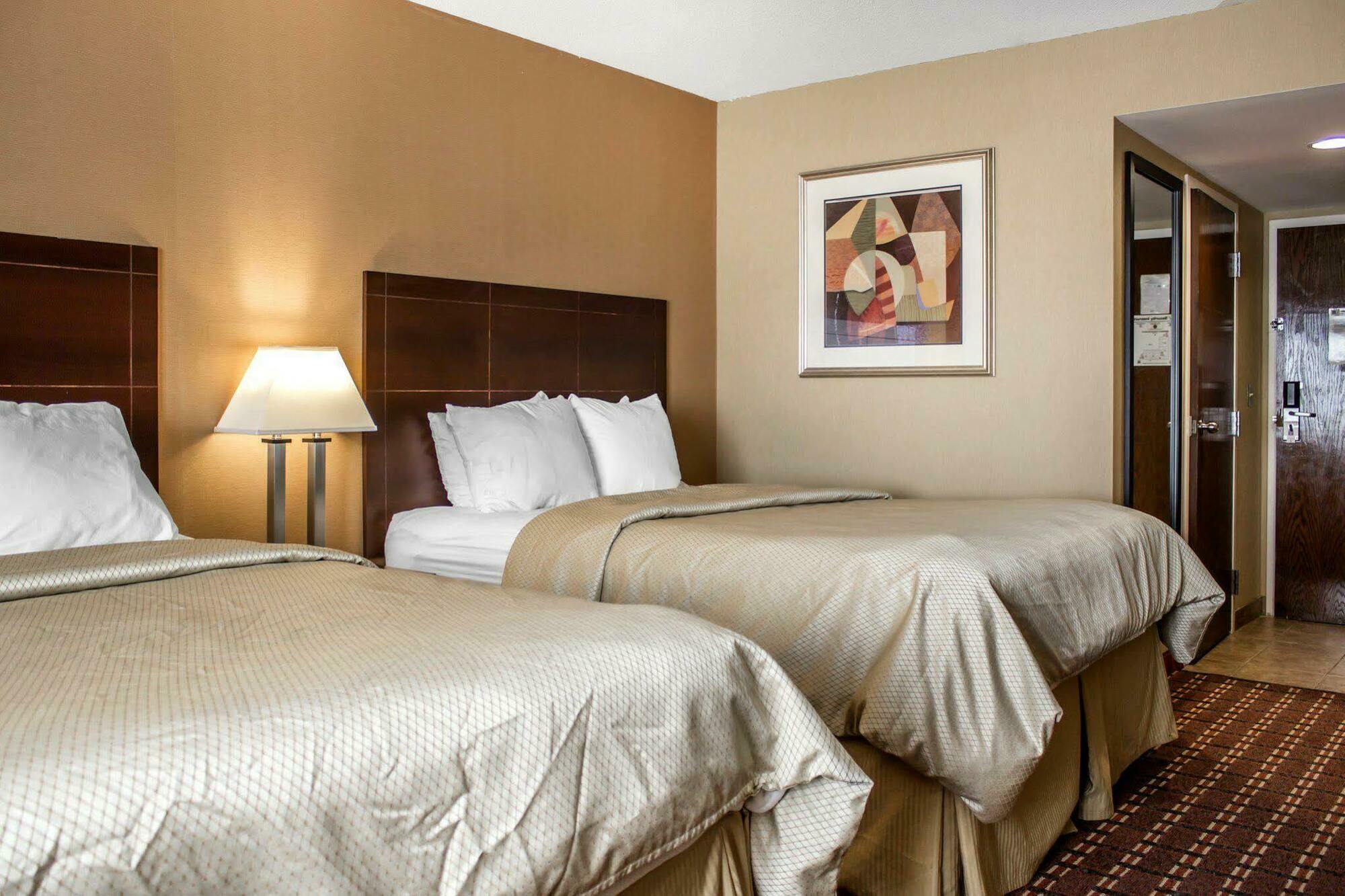 Clarion Hotel Conference Center On Lake Erie Дюнкерк Екстериор снимка