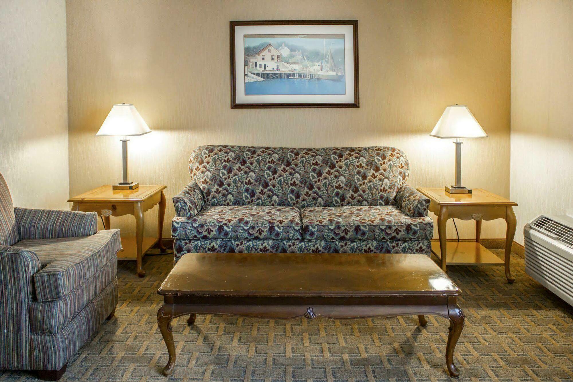 Clarion Hotel Conference Center On Lake Erie Дюнкерк Екстериор снимка