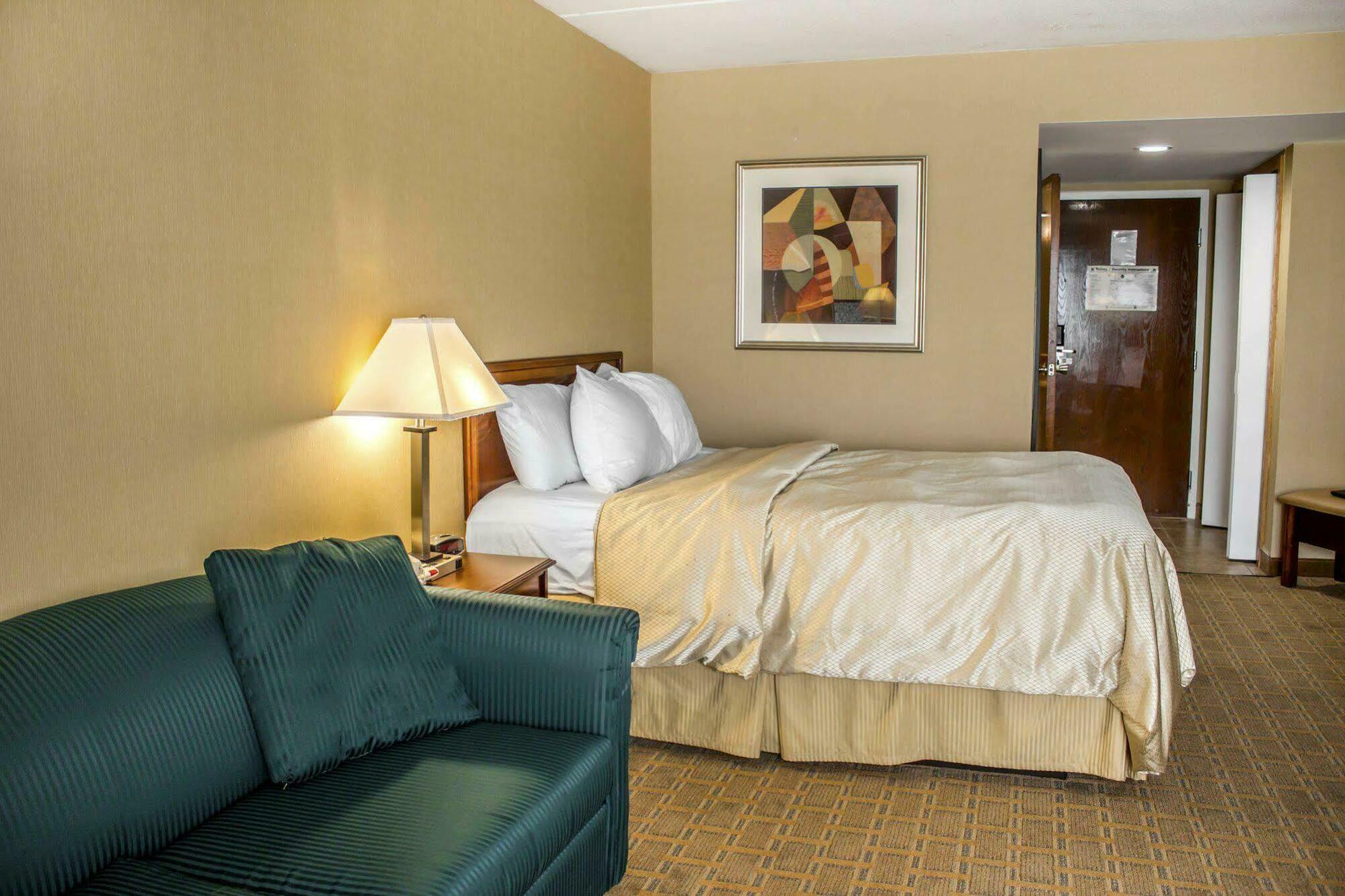 Clarion Hotel Conference Center On Lake Erie Дюнкерк Екстериор снимка
